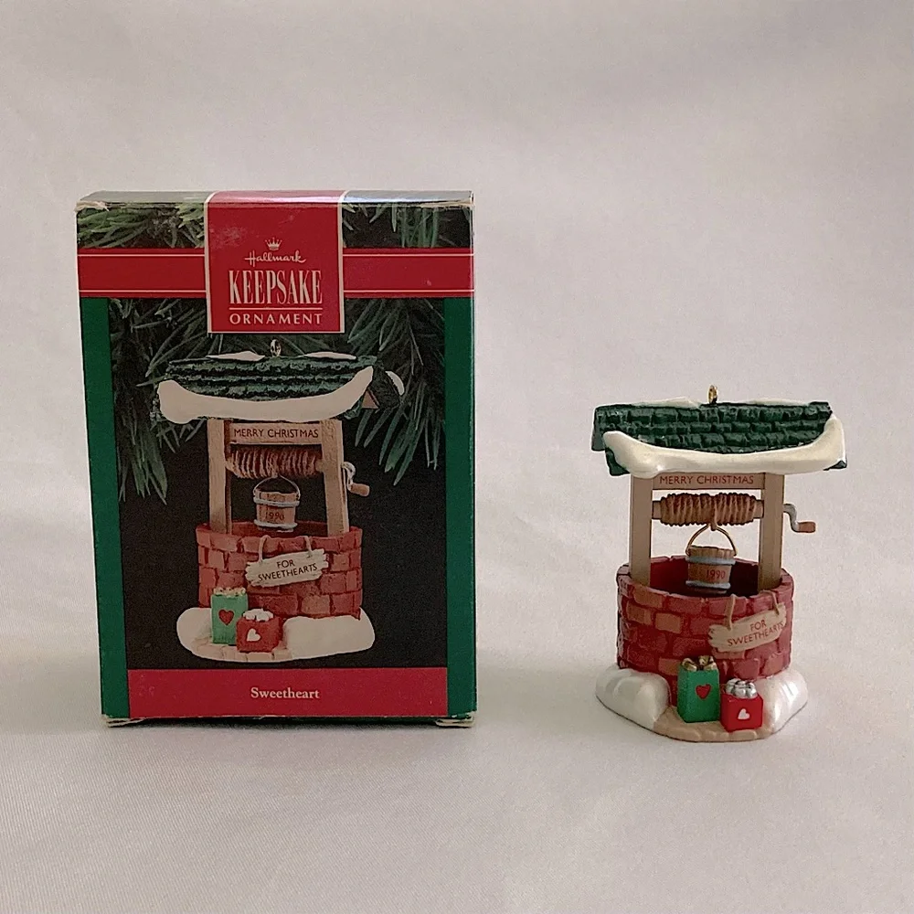 💚 Vintage Plastic Sweetheart Wishing Well Hallmark Keepsake Ornament